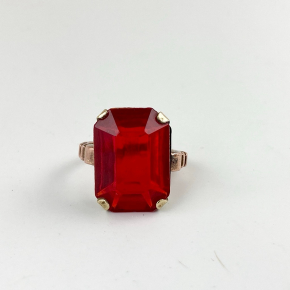 Art Deco Czech Gypsy Red Glass Gold Tone Emerald Cut Statement Ring. Size 6 - Picture 7 of 8